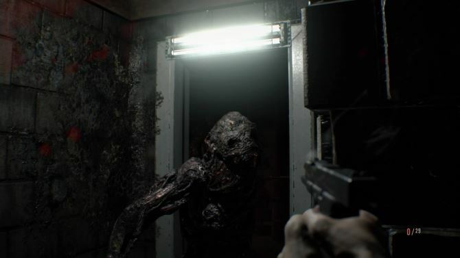 Resident Evil 7 Merită să joci? Resident Evil 7 Creatură turnată