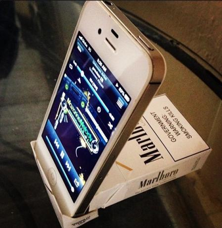 Instagram-Life-Hacks-țigară-Pack-iPhone-Dock