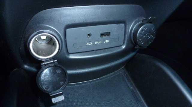 Încărcător USB auto
