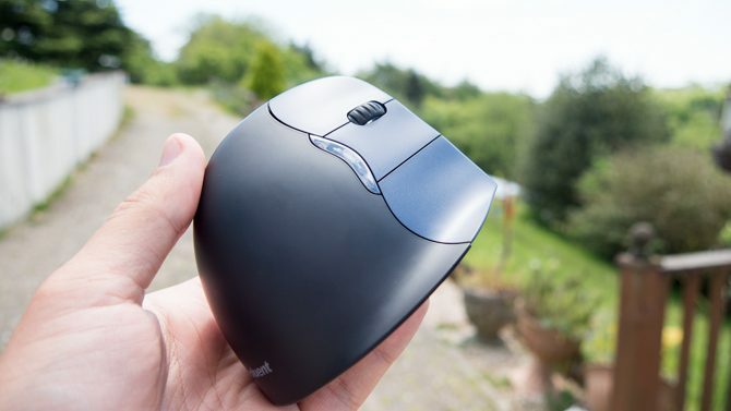 Mouse vertical evolutiv: faceți încheietura mâinii și cumpărați acest mouse butoane verticale de design pentru mouse vertical 670x377