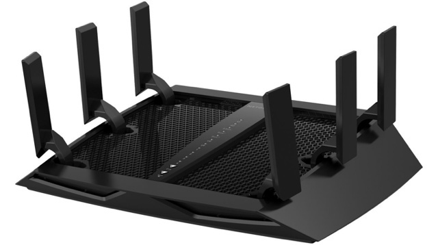 Sunt rutierele fără fir cu tri-band triplu? Nighthawk