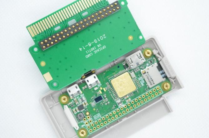 Zmeura Pi Zero în cazul GPi