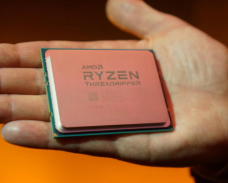 Ghidul final al computerului dvs.: tot ceea ce doriți să știți - și mai multe AMD Threadripper în mână