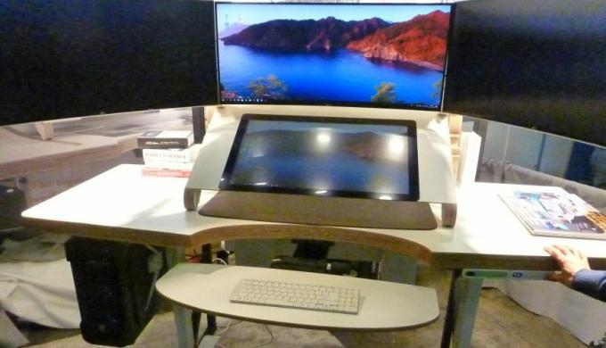 Yoon Three-D Desk la CES 2019