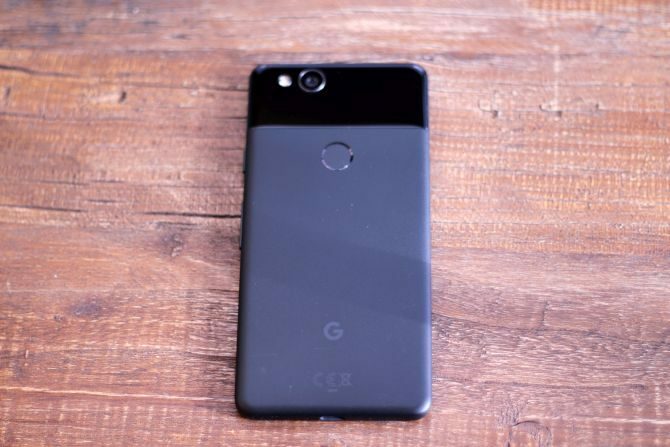 Google Pixel 2 Review: Acesta este cel mai bun smartphone? google pixel 2 hibrid acoperire metal 670x447 fals