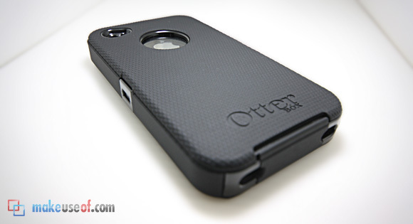 Giveaway: iPhone 4 Defender (+ Casele Commuter de Otterbox) defensor2