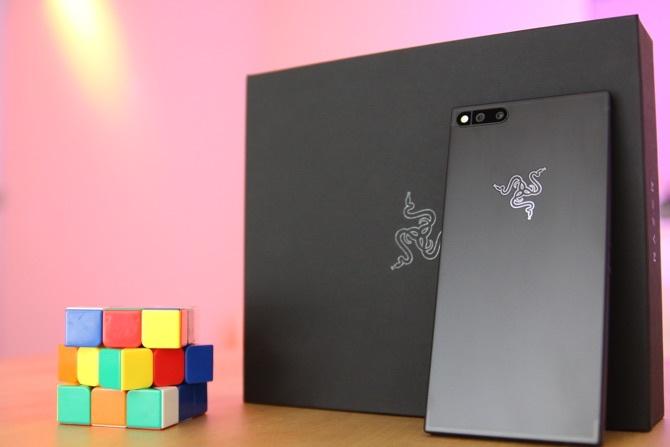 Razer Phone Review: Există o primă dată pentru orice, telefonul razer în spate