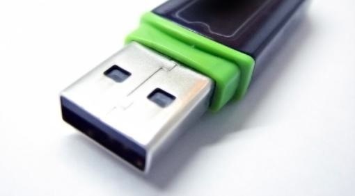 Ghidul 101 al lucrătorului de birou pentru unități USB de unghi usb 1