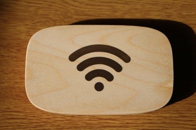 Fotografia Wifi Porter focalizată în partea de sus a dispozitivului