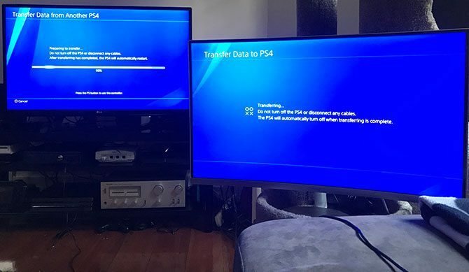 Transfer de date PS4 în curs