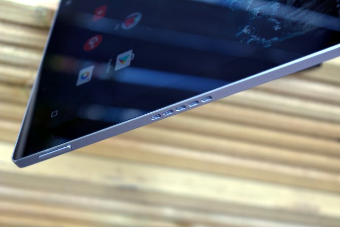 Faceți clic pe Google Pixel C, vedere laterală