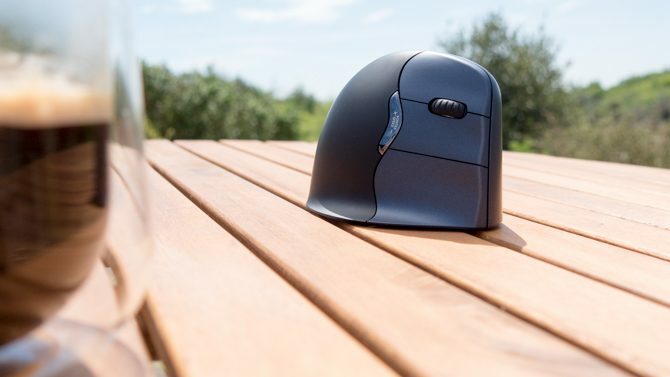 Mouse vertical evolutiv: faceți încheietura mâinii și cumpărați acest mouse Prezentare generală a mouse-ului vertical evolutiv 670x377