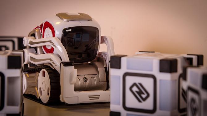 Acest robot de jucărie are o viață proprie: Anki Cozmo Review Cozmo 4