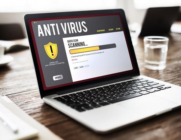 scanare antivirus pe laptop