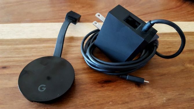 chromecast-ultra-și adaptor