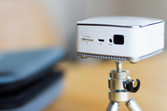 iDea Pico Projector Review - porturi