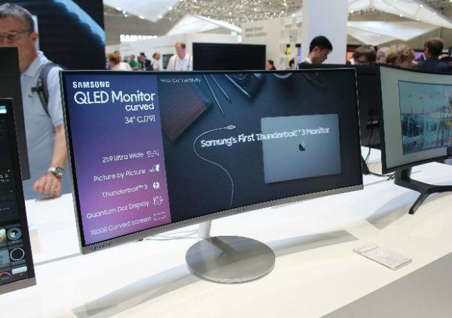 Jocuri la IFA 2018: Ce este nou și ce este mai fierbinte? Samsung CFG70 Curved QLED Gaming Monitor 001 IFA2018 670x472