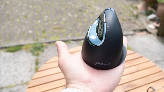 Mouse vertical evolutiv: faceți încheietura mâinii și cumpărați acest mouse dimensiunea de design verticală a mouse-ului în mână 670x377