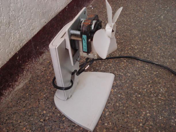 Cum să scoateți în siguranță un cuptor cu microunde și ce să faceți cu suportul ventilatorului pieselor
