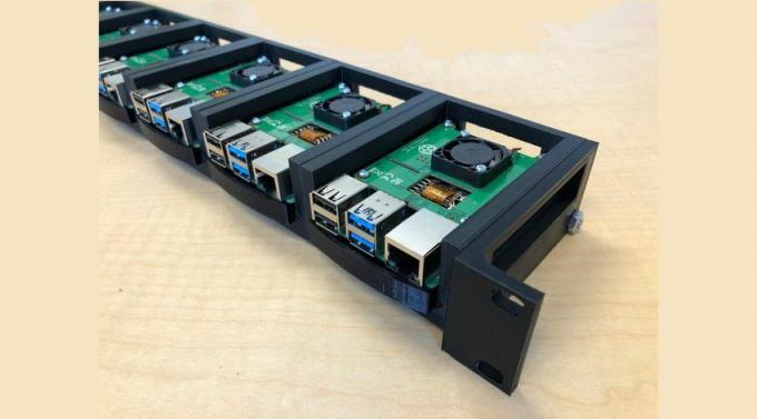 Suport pentru rack pentru cluster Raspberry Pi 4B