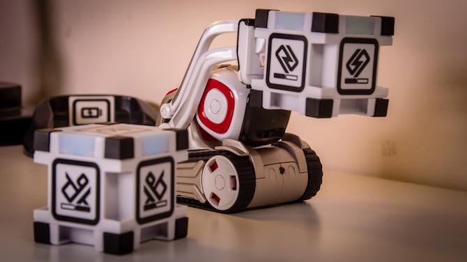 Acest robot de jucărie are o viață proprie: Anki Cozmo Review Cozmo 5