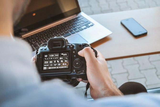 Setările camerei DSLR cu opțiunea Raw evidențiată