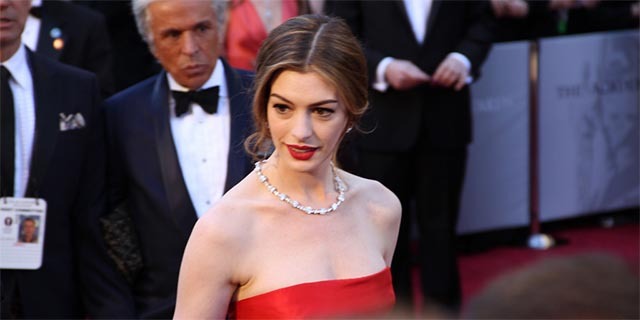 care se ocupă cu-on-urâtori-anne-Hathaway