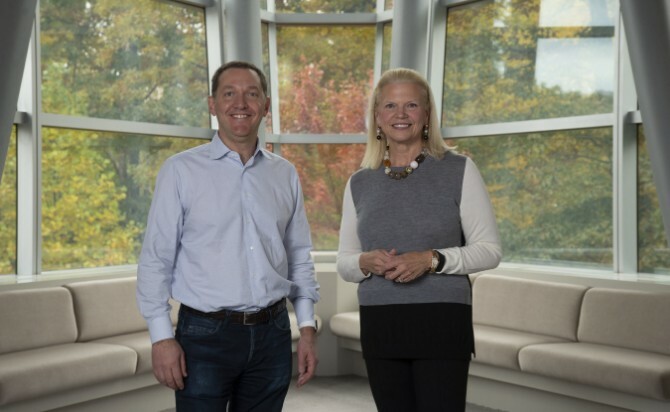 CEO-ul Red Hat, Jim Whitehurst, și CEO-ul IBM Ginni Rometty