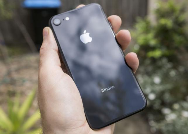 Recenzie pentru iPhone 8: telefon inteligent, iphone 8 12b modernizat