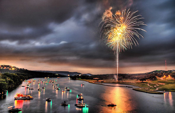 Cum să fotografiezi un foc de artificii Afișează terenul pentru explozie