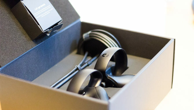 Controloare Oculus Touch VR Recenzie controloare Oculus Touch2 670x381