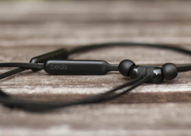 Recenzie și cadou BeatsX: cele mai bune căști Apple totuși? sârmă beatsx